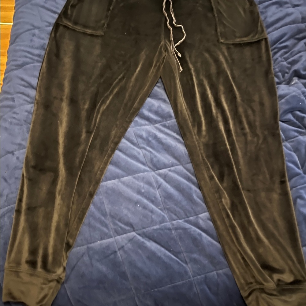 House of Harlow 1960 Luxe Black Fuzzy Sweatpants